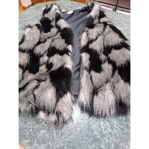 DECREE Black White Grey Open Front Faux Fur Vest Womens SZ M Cozy Fuzzy Hippie